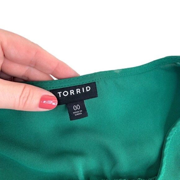 Torrid Emerald Green Georgette Pintucked Button Front Vneck Blouse - Picture 4 of 5